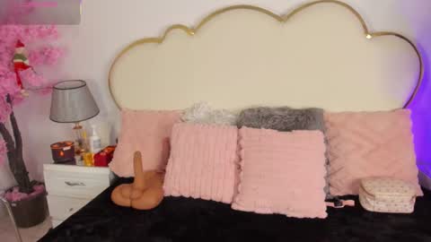 Cahitlin  online show from December 2025 06:00:01 AM