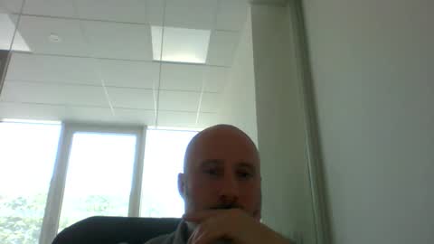 Snapshot of caldoski chatting on April 2026 12:00:01 PM caldoski online show from April 2026 12:00:01 PM