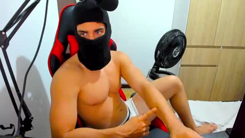 Snapshot of calihotcaliente27 chatting on December 2024 12:03:01 PM calihotcaliente27 online show from December 2024 12:03:01 PM