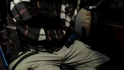 calinou17310878664 online show from April 2026 03:20:01 PM