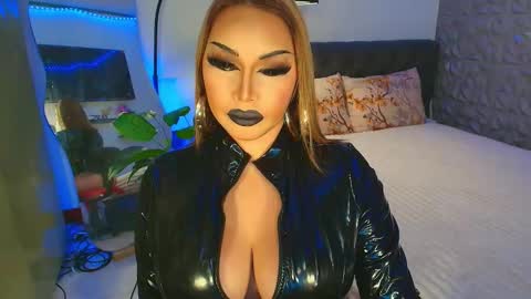 Snapshot of calista_palmer chatting on December 2024 06:43:02 AM Miss Jane Commander online show from December 2024 06:43:02 AM
