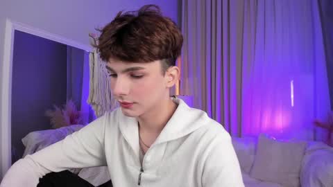 Call me Leo online show from December 2024 11:33:01 AM