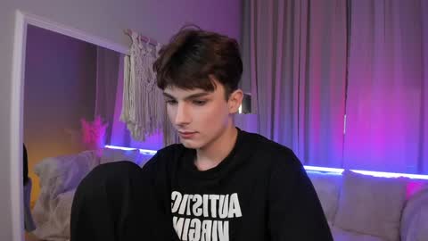 Call me Leo online show from December 2024 04:36:01 PM