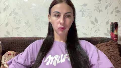 Anna online show from November 2025 08:11:01 PM