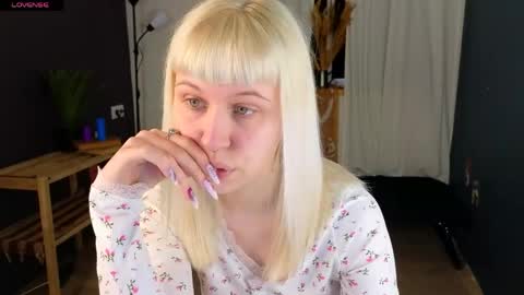 Snapshot of call_me_heaven chatting on May 2026 03:19:02 PM Good girl Ann online show from May 2026 03:19:02 PM