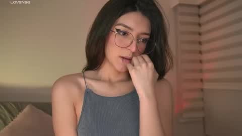 Snapshot of call_me_rosie chatting on April 2026 12:17:01 AM online show from April 2026 12:17:01 AM