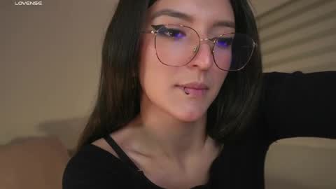 Snapshot of call_me_rosie chatting on May 2026 11:46:01 PM online show from May 2026 11:46:01 PM