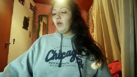 Snapshot of callme_lolas chatting on June 2026 02:05:01 AM paula online show from June 2026 02:05:01 AM