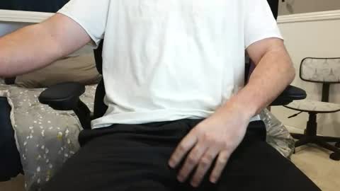 Snapshot of callmeroger33 chatting on April 2026 04:05:02 PM callmeroger33 online show from April 2026 04:05:02 PM