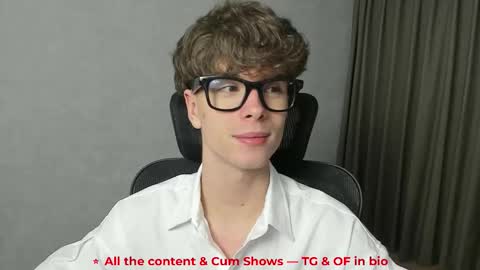 Snapshot of calvin_loves_you chatting on February 2026 05:18:02 PM Hey I am Calvin online show from February 2026 05:18:02 PM