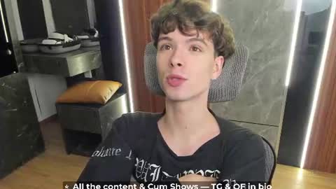 Snapshot of calvin_loves_you chatting on June 2026 05:13:02 PM Hey I am Calvin online show from June 2026 05:13:02 PM