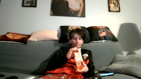 calvinb8611 online show from June 2026 03:52:02 AM