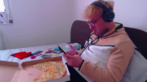 Calvinjohnlad online show from February 2025 11:44:02 AM