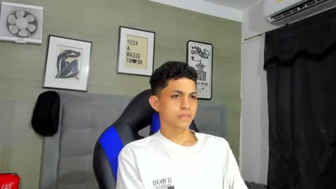 Snapshot of cameron_lux4 chatting on April 2026 03:12:02 AM CAMERON online show from April 2026 03:12:02 AM
