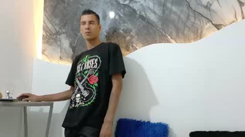 Snapshot of cameronsilverman chatting on July 2026 07:40:01 PM cameronsilverman online show from July 2026 07:40:01 PM