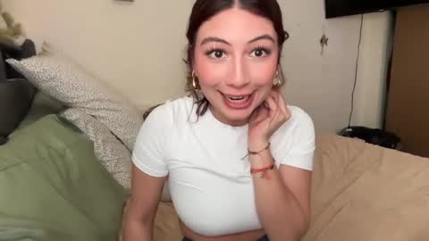 Snapshot of cami_calderon chatting on May 2026 09:34:01 PM Camila online show from May 2026 09:34:01 PM