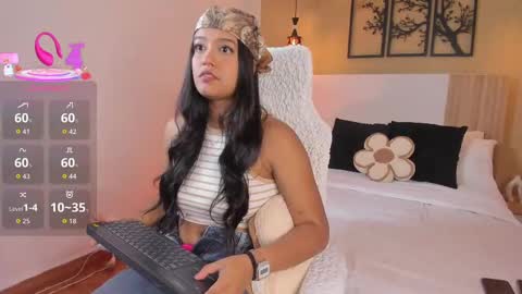 Snapshot of camila_bustamante_ chatting on October 2025 02:56:01 PM camila_bustamante_ online show from October 2025 02:56:01 PM
