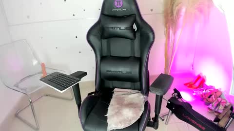 natalia bigpeach online show from January 2025 05:26:02 AM