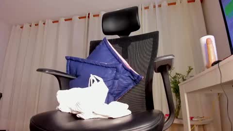 CamilaMendez--- online show from February 2025 02:15:01 AM