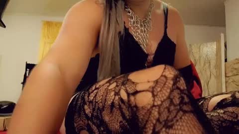 Snapshot of camilacarrington chatting on November 2025 10:31:01 PM camila online show from November 2025 10:31:01 PM