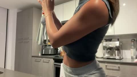 camiliakxoxo online show from November 2025 01:38:01 AM