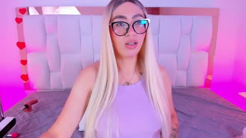 Snapshot of camille_juicy chatting on April 2026 12:48:02 PM Camille online show from April 2026 12:48:02 PM