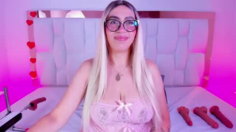 Snapshot of camille_juicy chatting on April 2026 01:03:01 PM Camille online show from April 2026 01:03:01 PM