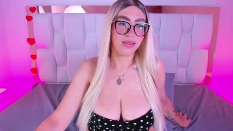 Snapshot of camille_juicy chatting on April 2026 12:44:02 PM Camille online show from April 2026 12:44:02 PM