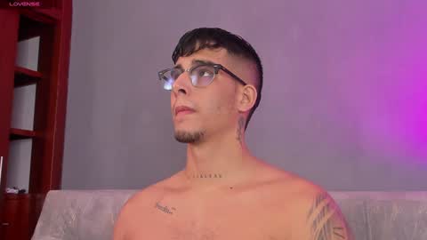   INDEPENDENT MODEL online show from January 2025 11:19:02 AM