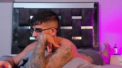   INDEPENDENT MODEL online show from March 2025 03:19:01 AM