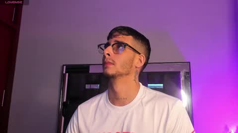   INDEPENDENT MODEL online show from March 2025 05:08:01 AM