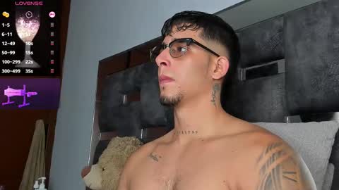   INDEPENDENT MODEL online show from November 2025 07:21:01 AM