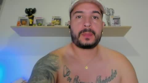 camilo_restrepo21 online show from April 2026 11:35:02 PM
