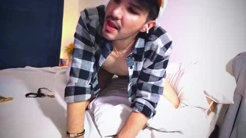 Snapshot of camilosaennz chatting on February 2025 01:10:01 AM camilo online show from February 2025 01:10:01 AM