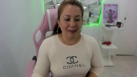 Snapshot of camixxx_m chatting on September 2025 01:24:02 PM camixxx_m online show from September 2025 01:24:02 PM