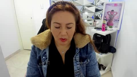 camixxx_m online show from February 2026 01:28:02 PM