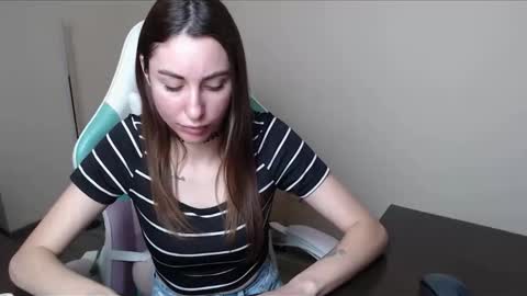 cammila horn online show from December 2025 07:03:01 AM