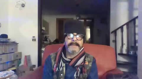 Snapshot of camomilla72 chatting on September 2025 09:47:02 AM Cristian online show from September 2025 09:47:02 AM
