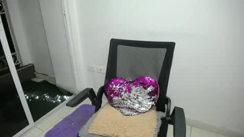 Snapshot of candacesxhot chatting on February 2025 04:37:01 AM cumorsmooke online show from February 2025 04:37:01 AM