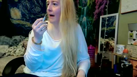 Candi online show from May 2026 03:02:01 AM