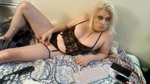 Snapshot of candy_girls_4_u chatting on May 2026 10:23:01 AM ExtraCandy online show from May 2026 10:23:01 AM