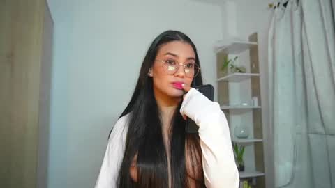 Nickol online show from June 2026 08:23:01 PM