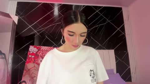 Leila  online show from November 2025 12:32:01 AM