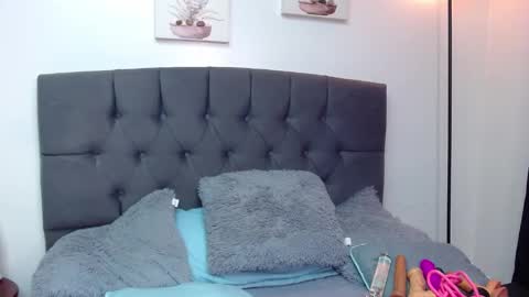 Candy online show from September 2025 09:37:02 PM