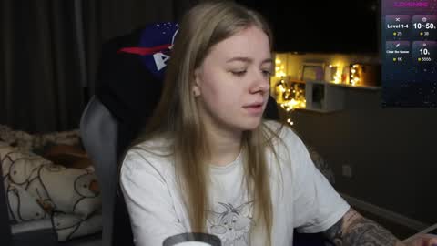 Snapshot of candy_meggie chatting on December 2024 02:27:01 PM Megan online show from December 2024 02:27:01 PM