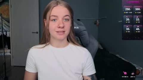 Snapshot of candy_meggie chatting on September 2025 07:41:01 AM Megan online show from September 2025 07:41:01 AM