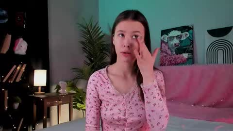 Sandy online show from September 2025 11:22:02 AM