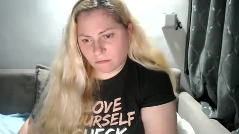 Laura online show from February 2025 06:37:02 PM