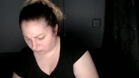 Laura online show from November 2025 01:04:02 PM