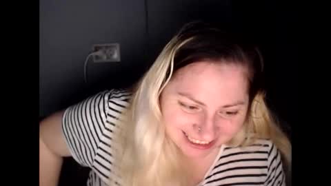 Laura online show from November 2025 01:14:02 PM